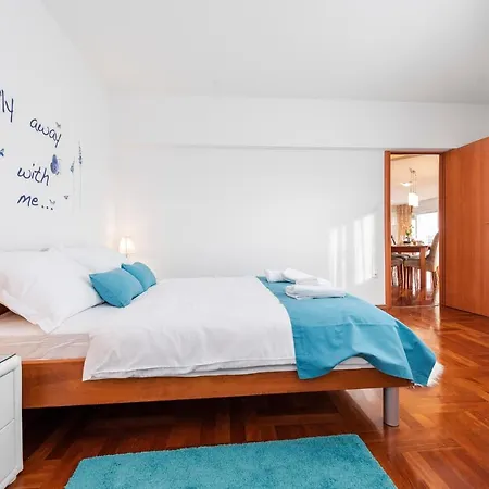 Majpruz Apartment