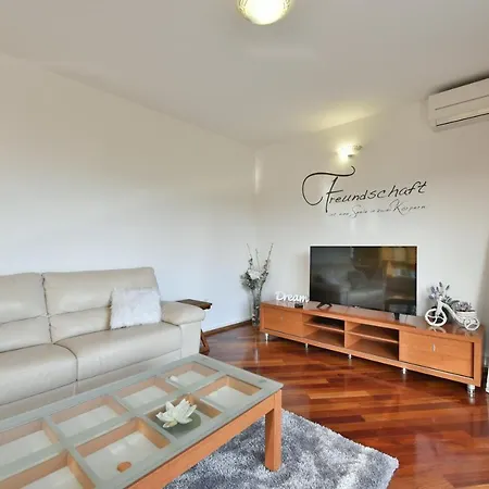 Majpruz Apartment *
